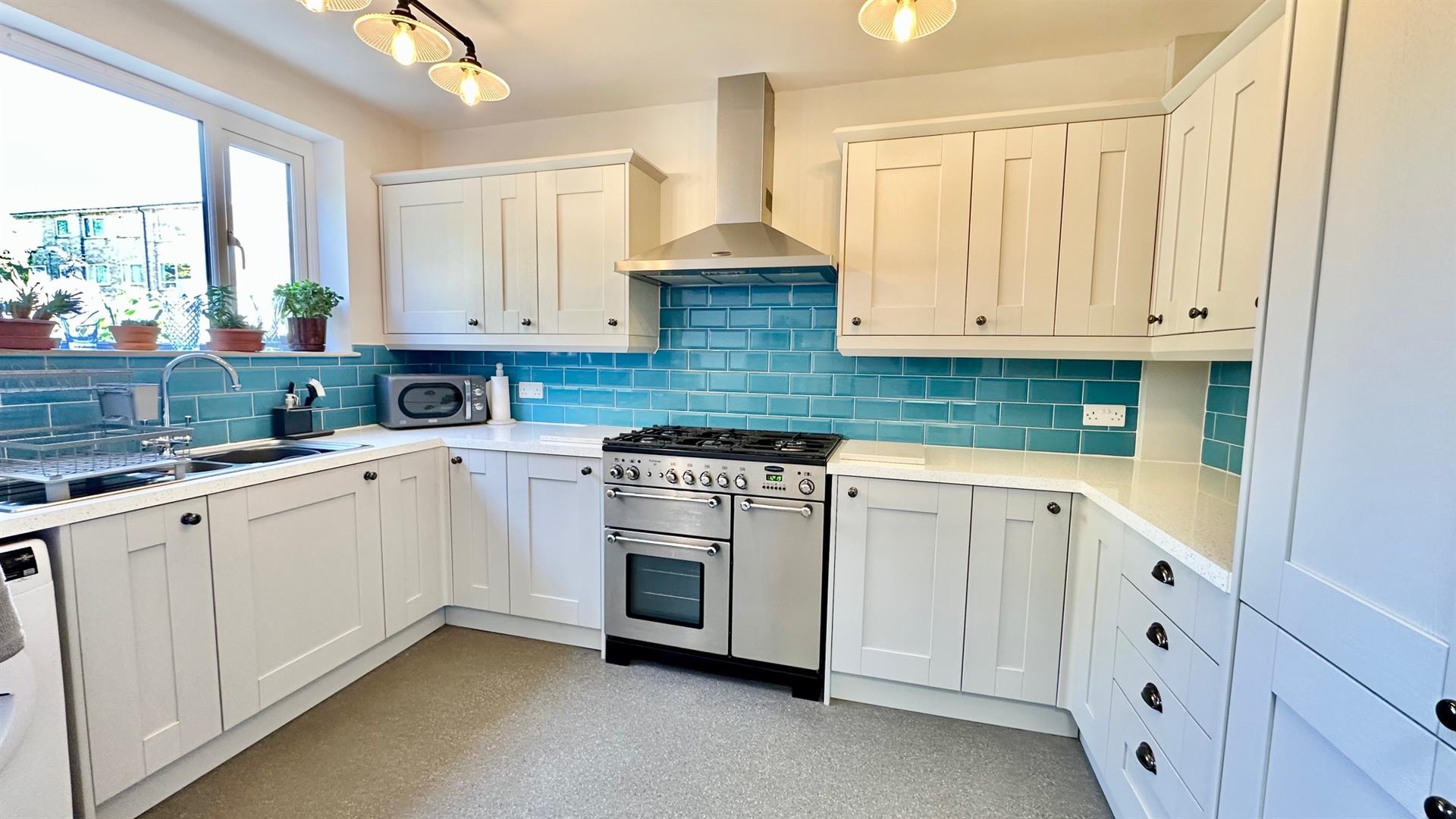 2 bed property in Athelstan Road, Hastings